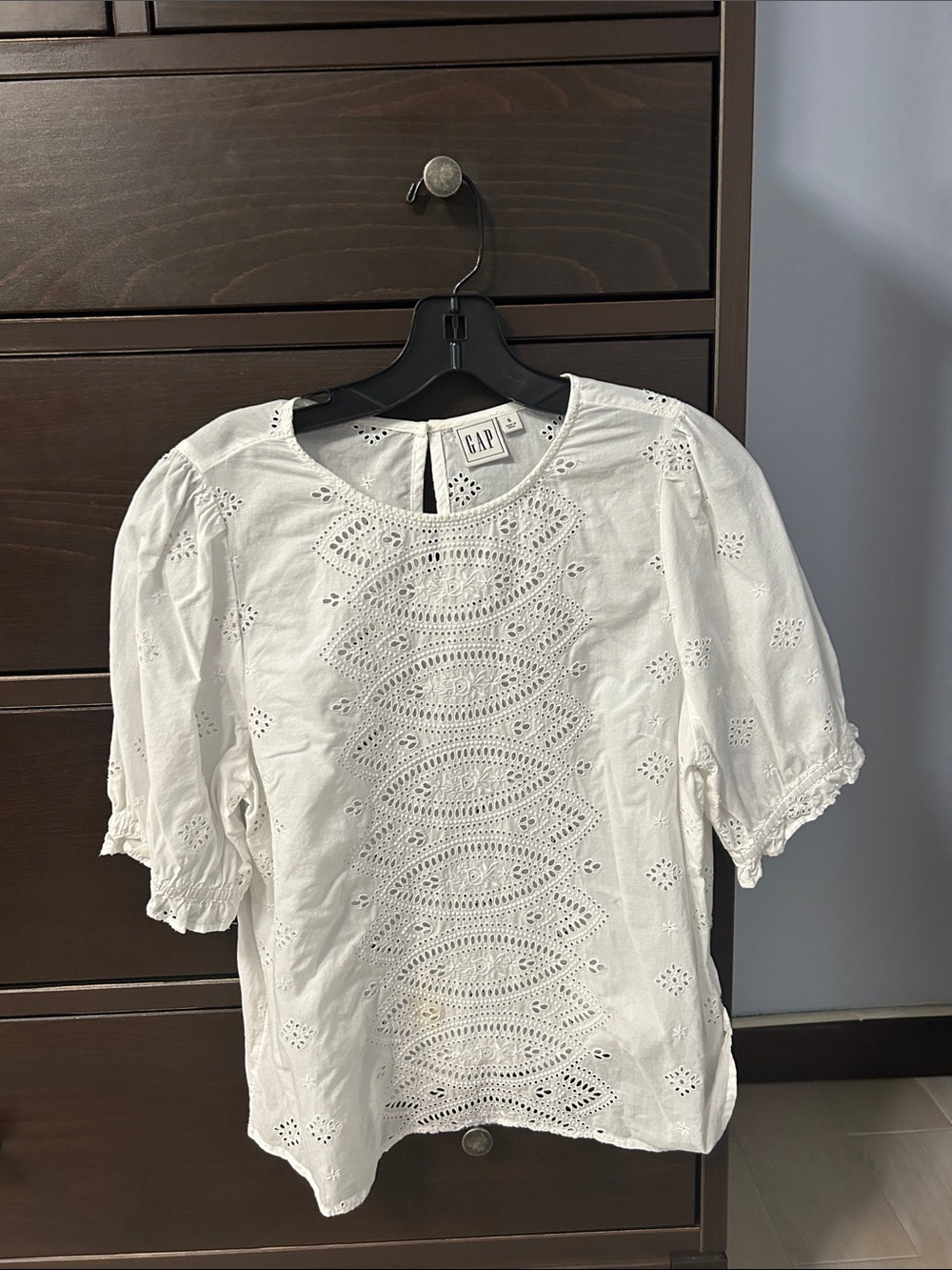 GAP Women's White Eyelet Puff Sleeve Blouse